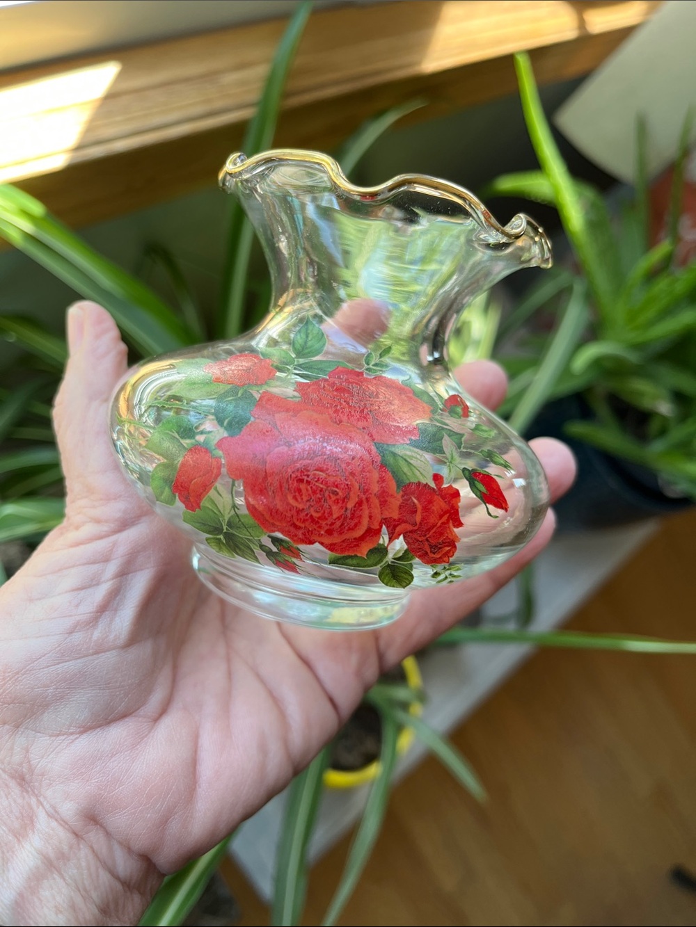 Vtg VIKING Squat Clear Glass Flower Vase Gold Tone Ruffle Top Red Roses Design